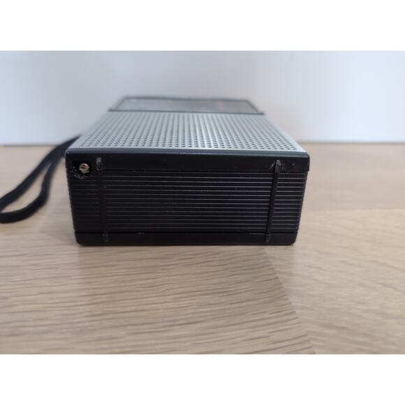 Vintage Sanyo RP 5115 FM/AM 2 Band Receiver AC Battery Radio Solid State Working - Picture 9 of 11